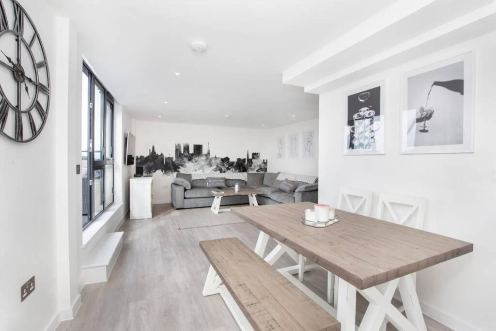 2 Bedroom Penthouse - Large Balcony - Minster View York Bagian luar foto